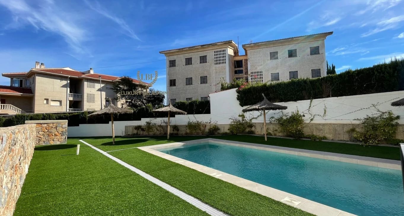 3 sypialnia Apartament na sprzedaż w Cala Flores z basenem garażem - 495 000 € (Ref: 9537357)