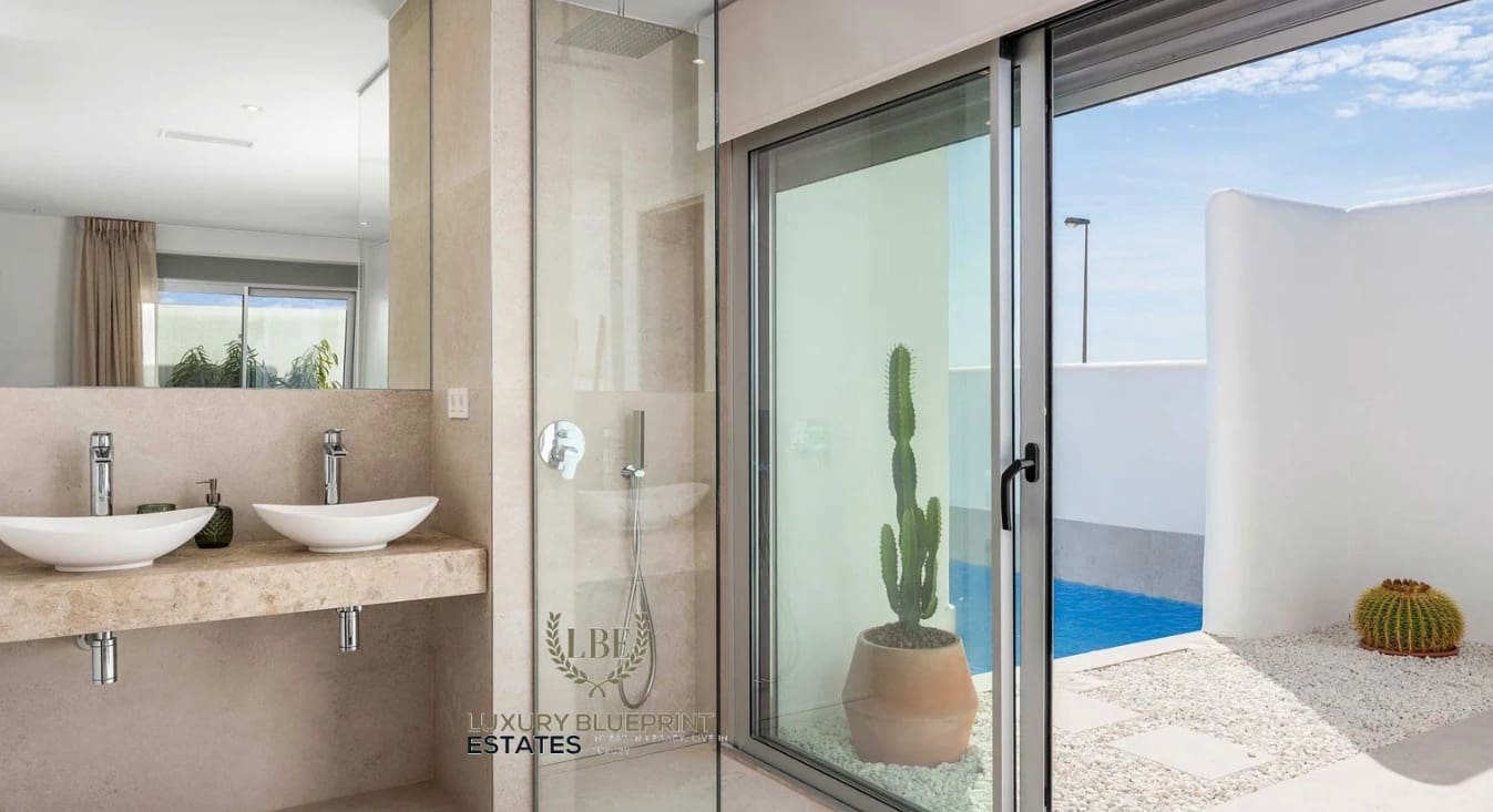 3 soveværelse Semi-Rækkehus til salg i Los Alcazares med garage - € 399.900 (Ref: 9537397)