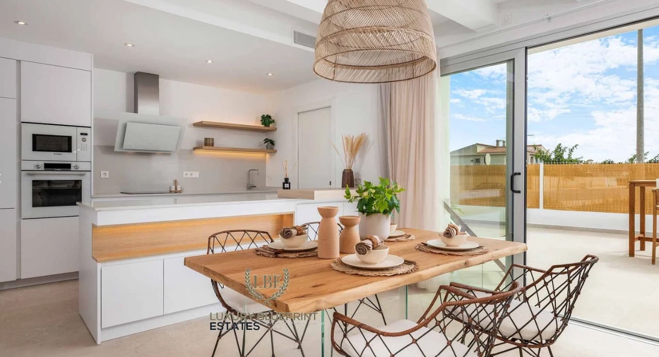 3 soveværelse Semi-Rækkehus til salg i Los Alcazares med garage - € 399.900 (Ref: 9537397)