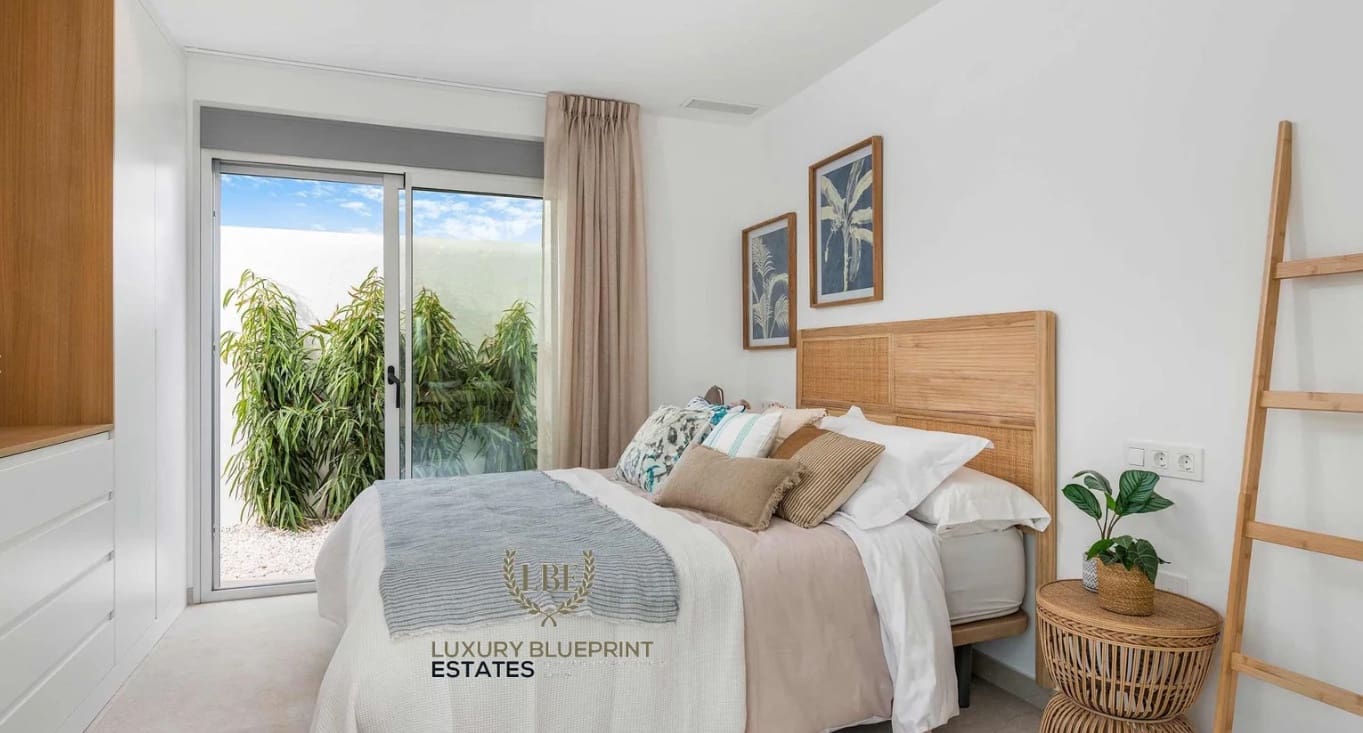 3 soveværelse Semi-Rækkehus til salg i Los Alcazares med garage - € 399.900 (Ref: 9537397)