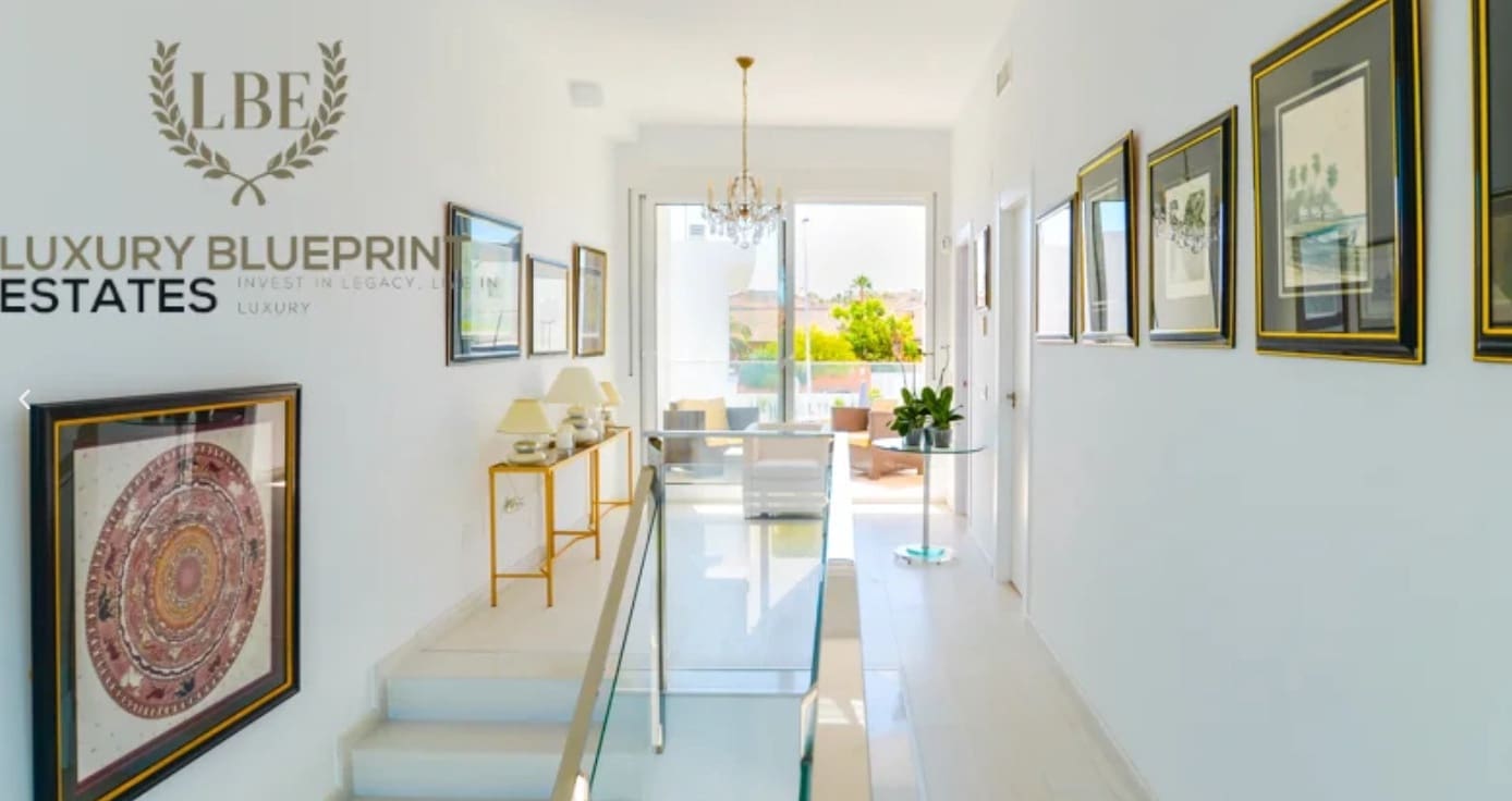 4 Zimmer Villa zu verkaufen in Santa Pola mit Pool Garage - 641.000 € (Ref: 9541953)