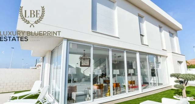 4 makuuhuone Huvila myytävänä paikassa Santa Pola mukana uima-altaan 
autotalli - 641 000 € (Ref: 9541953)