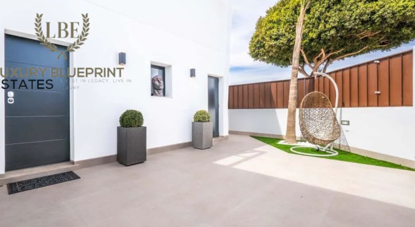 3 bedroom Villa for sale in Roldan with pool garage - € 369,950 (Ref: 9547408)