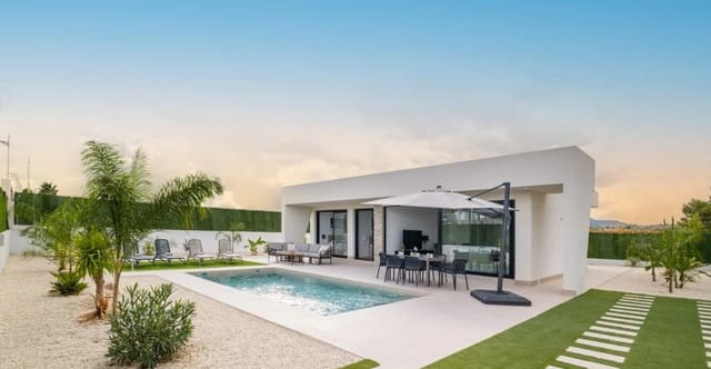 3 soverom Villa til salgs i Calasparra med svømmebasseng garasje - € 325 000 (Ref: 9570044)