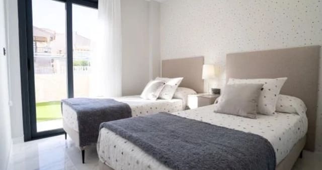 2 soveværelse Semi-Rækkehus til salg i Pilar de la Horadada med swimmingpool garage - € 355.000 (Ref: 9571876)