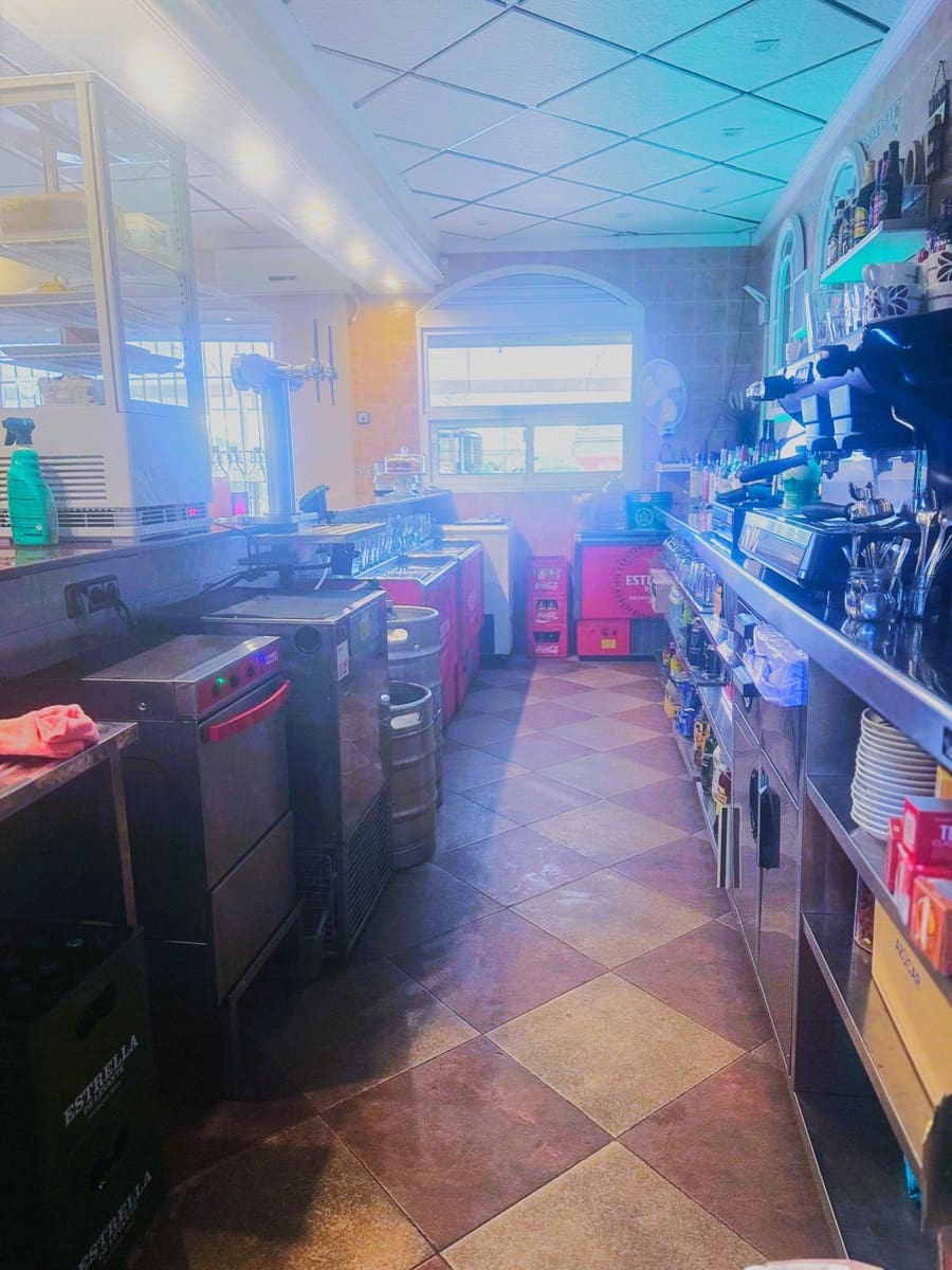 Bedrijf te koop in San Cayetano met garage - € 55.000 (Ref: 9599983)