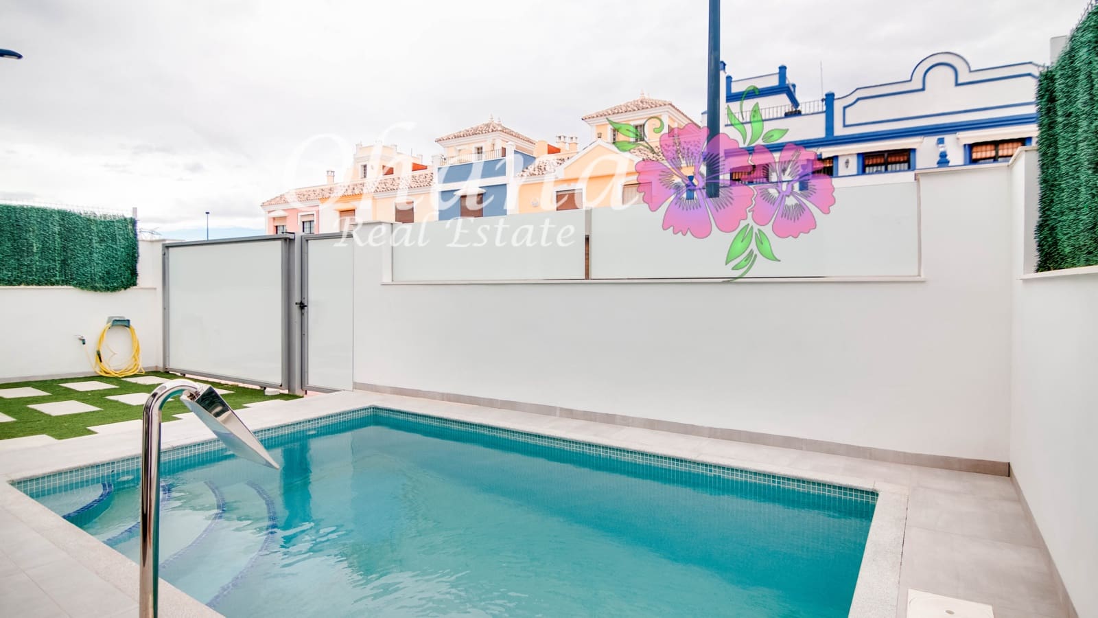 2 makuuhuone Huvila myytävänä paikassa Roda mukana uima-altaan 
autotalli - 339 500 € (Ref: 9600039)