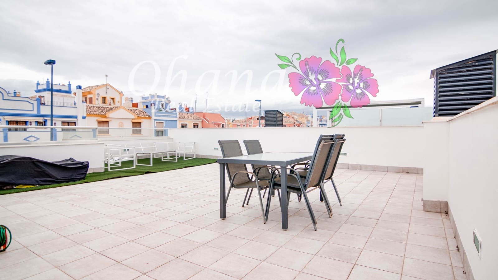 2 makuuhuone Huvila myytävänä paikassa Roda mukana uima-altaan 
autotalli - 339 500 € (Ref: 9600039)