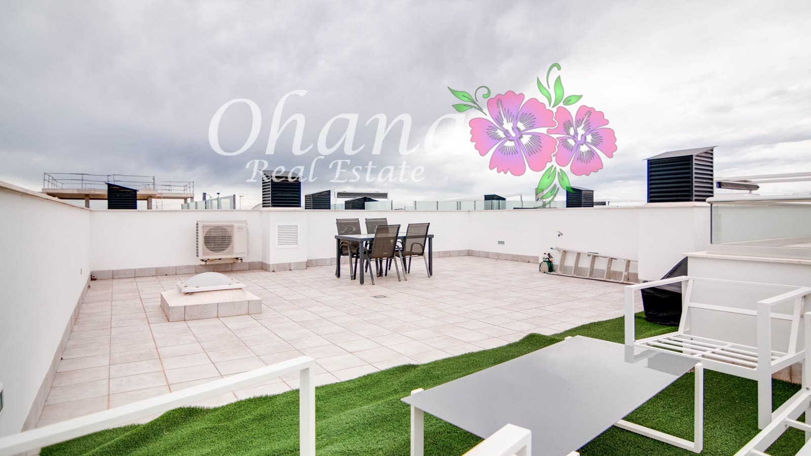 2 makuuhuone Huvila myytävänä paikassa Roda mukana uima-altaan 
autotalli - 339 500 € (Ref: 9600039)