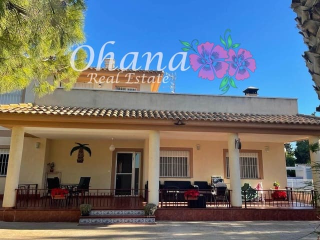 6 makuuhuone Maalaistalo myytävänä paikassa Centro, Los Alcázares mukana uima-altaan 
autotalli - 498 000 € (Ref: 9604468)