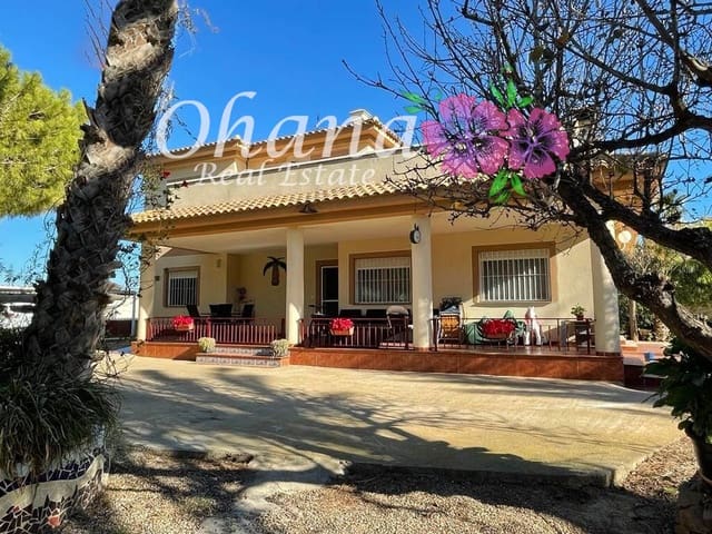 6 makuuhuone Maalaistalo myytävänä paikassa Centro, Los Alcázares mukana uima-altaan 
autotalli - 498 000 € (Ref: 9604468)