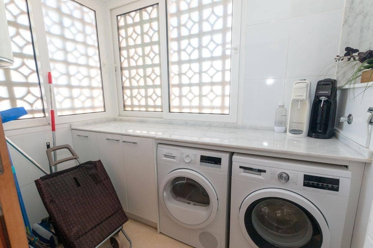 3 makuuhuone Ranta-asunto myytävänä paikassa Torrevieja - 529 000 € (Ref: 9618789)