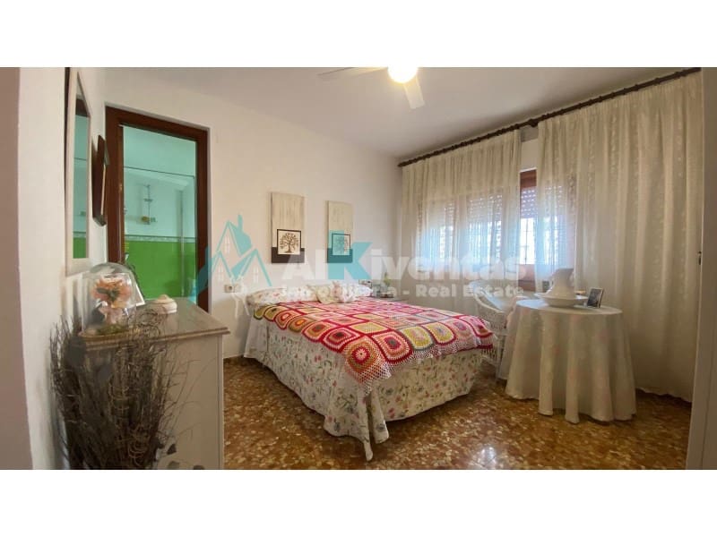 7 slaapkamer Huis te koop in Malaga stad met garage - € 650.000 (Ref: 9626244)