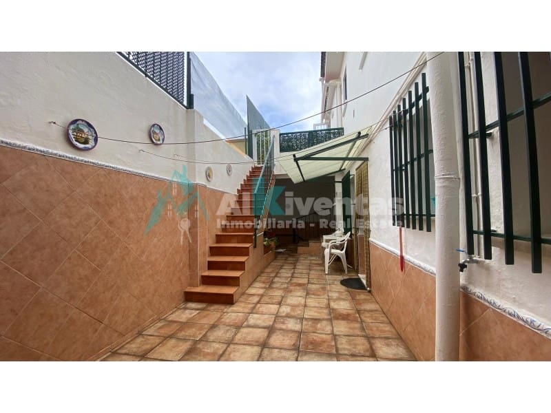 7 slaapkamer Huis te koop in Malaga stad met garage - € 650.000 (Ref: 9626244)