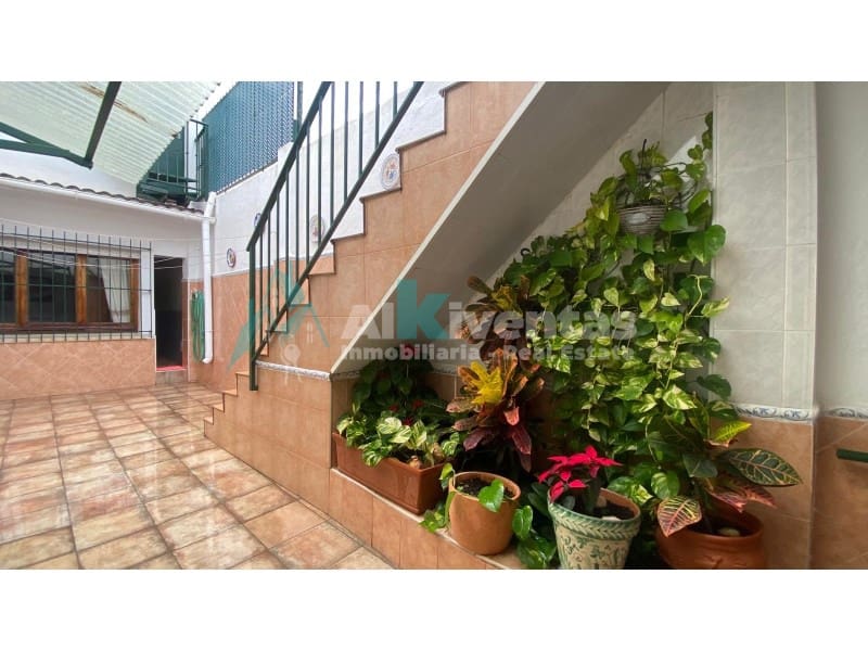 7 slaapkamer Huis te koop in Malaga stad met garage - € 650.000 (Ref: 9626244)