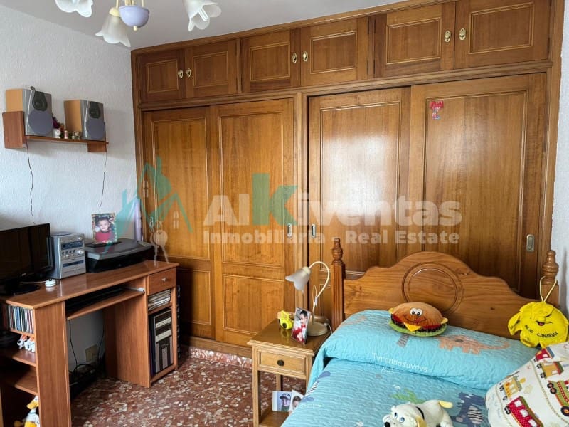 7 slaapkamer Huis te koop in Malaga stad met garage - € 650.000 (Ref: 9626244)