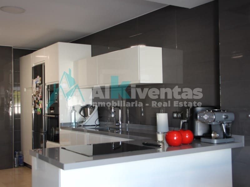 3 makuuhuone Huvila myytävänä paikassa Pizarra mukana 
autotalli - 629 000 € (Ref: 9627531)