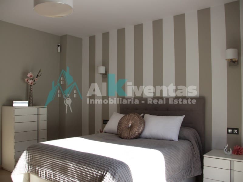 3 makuuhuone Huvila myytävänä paikassa Pizarra mukana 
autotalli - 629 000 € (Ref: 9627531)