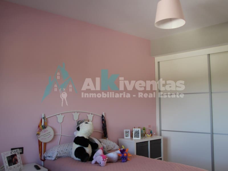 3 makuuhuone Huvila myytävänä paikassa Pizarra mukana 
autotalli - 629 000 € (Ref: 9627531)