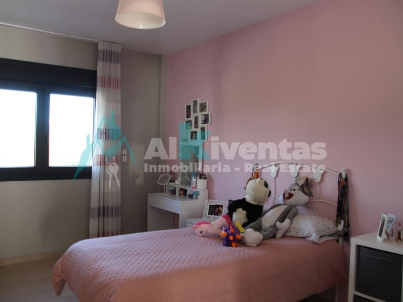 3 makuuhuone Huvila myytävänä paikassa Pizarra mukana 
autotalli - 629 000 € (Ref: 9627531)