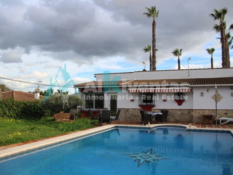 3 bedroom Villa for sale in Alhaurin el Grande with garage - € 437,000 (Ref: 9721493)