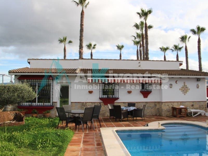 3 bedroom Villa for sale in Alhaurin el Grande with garage - € 437,000 (Ref: 9721493)