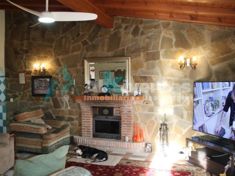 3 bedroom Villa for sale in Alhaurin el Grande with garage - € 437,000 (Ref: 9721493)