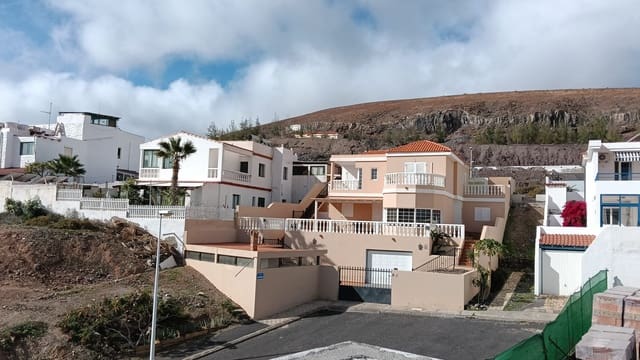 3 bedroom Villa for sale in Tarajalejo, Tuineje with garage - € 430,000 (Ref: 9547212)