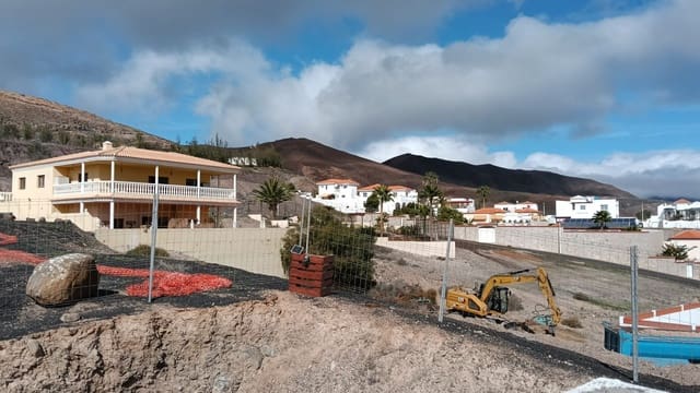 3 bedroom Villa for sale in Tarajalejo, Tuineje with garage - € 430,000 (Ref: 9547212)