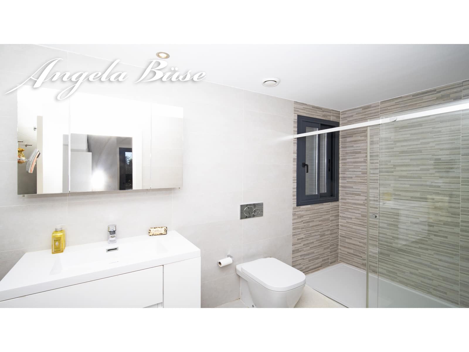 2 soverom Rekkehus til salgs i Cala Murada med svømmebasseng garasje - € 390 000 (Ref: 9640645)