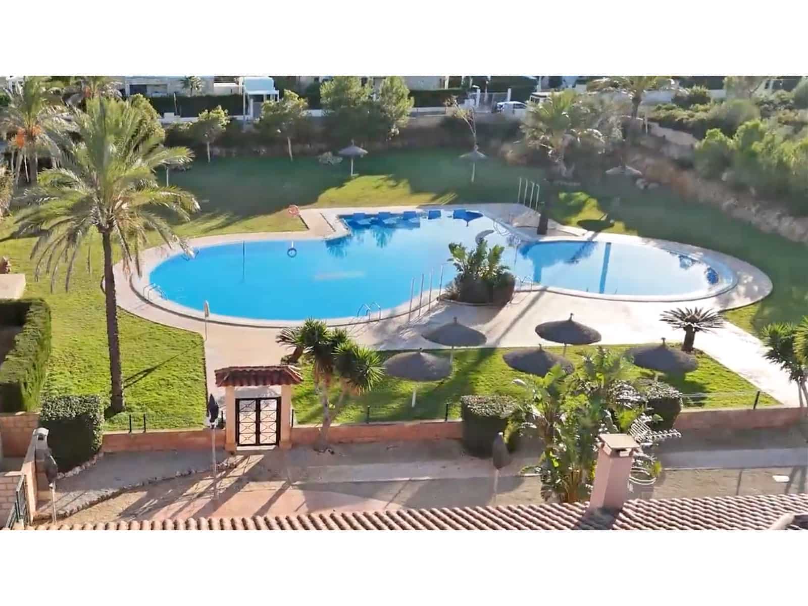 2 soverom Rekkehus til salgs i Cala Murada med svømmebasseng garasje - € 390 000 (Ref: 9640645)