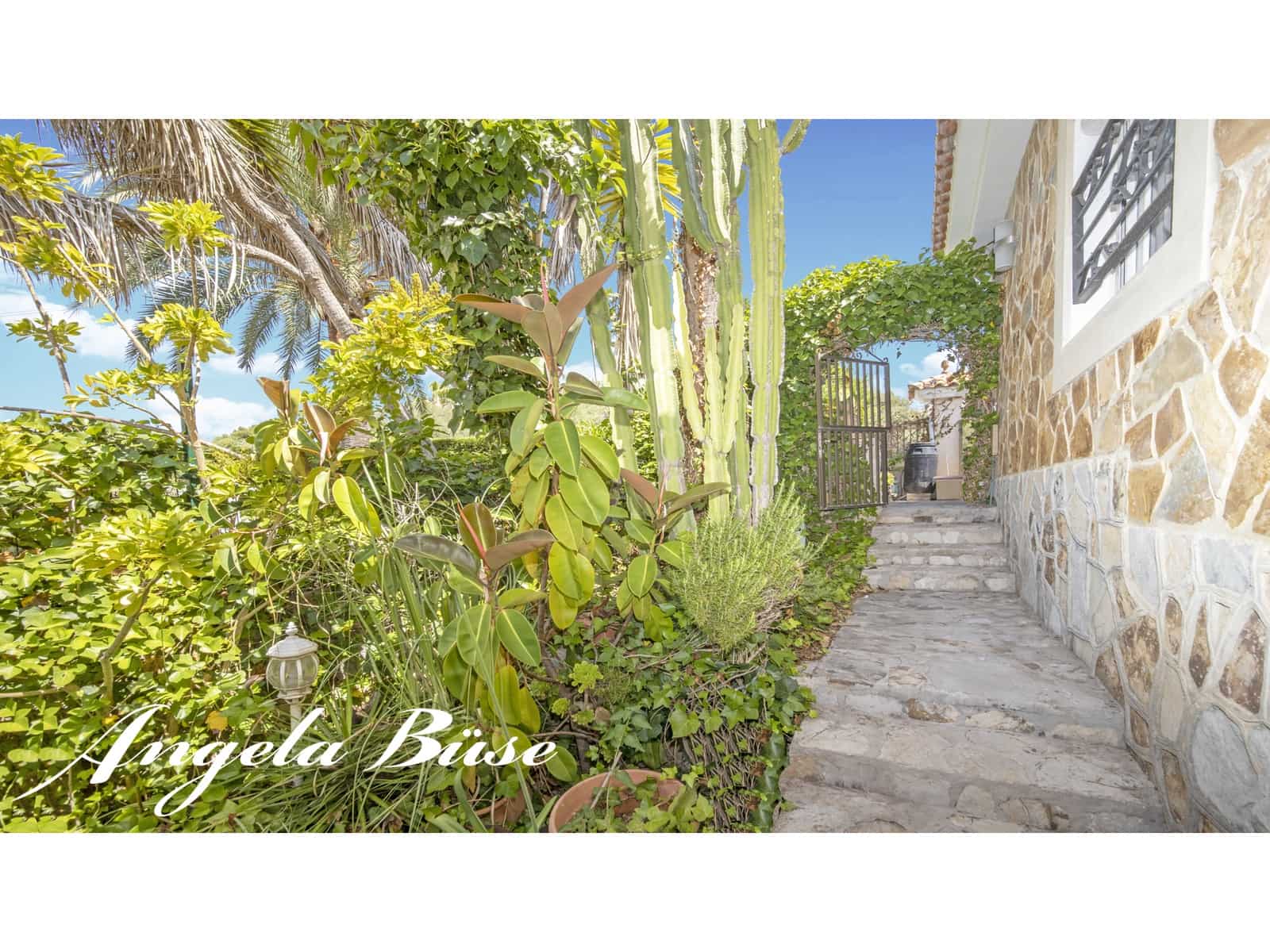 3 soverom Villa til salgs i Cala Murada med svømmebasseng garasje - € 750 000 (Ref: 9640666)