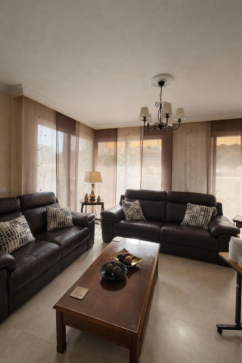 5 slaapkamer Rijtjeshuis te koop in Son Ferriol met garage - € 635.000 (Ref: 9580168)