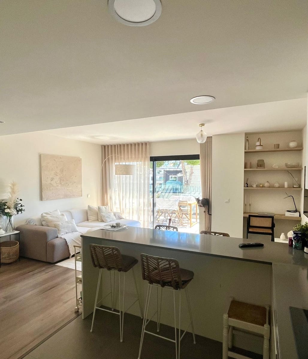 2 bedroom Flat for sale in Santa Ponsa with pool garage - € 741,000 (Ref: 9884811)