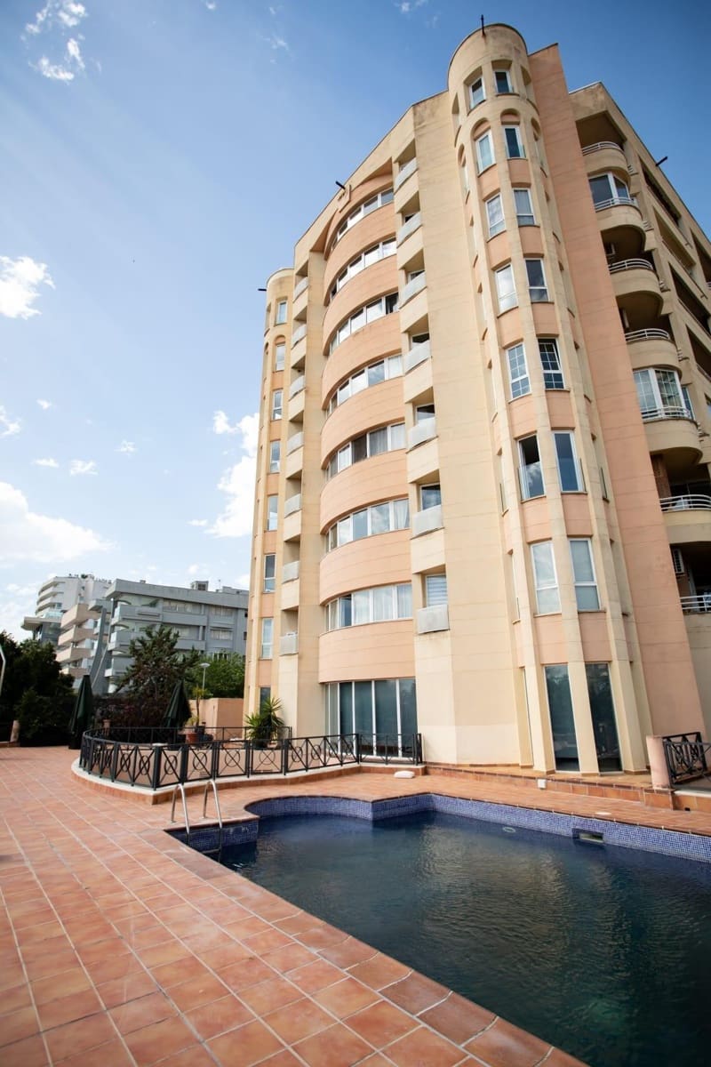 2 bedroom Penthouse for rent in Palma de Mallorca with pool garage - € 2,750 (Ref: 9962717)