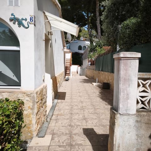 3 bedroom Villa for sale in Costa de la Calma, Calvià - € 570,000 (Ref: 9977325)