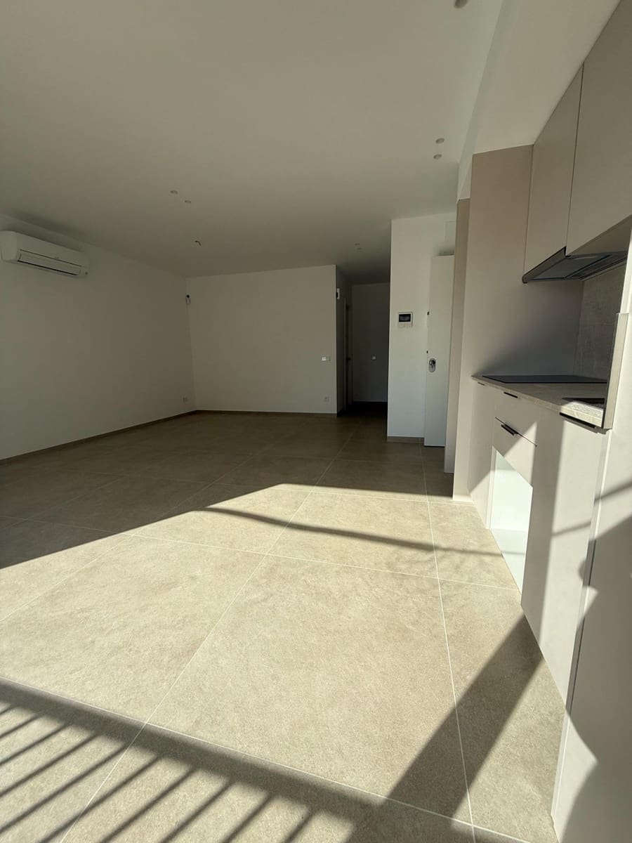 2 bedroom Flat for sale in Palma de Mallorca - € 395,000 (Ref: 9978898)