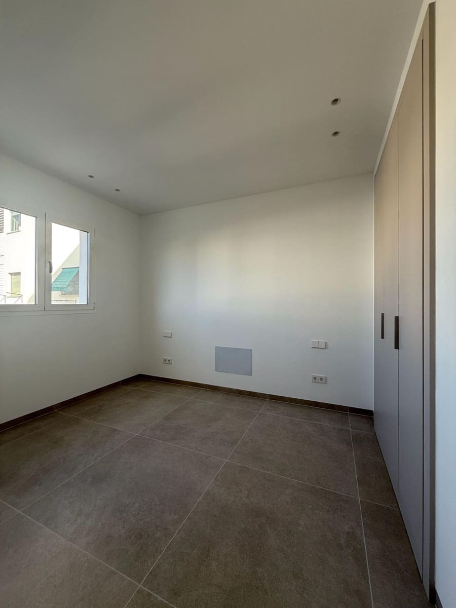 2 bedroom Flat for sale in Palma de Mallorca - € 395,000 (Ref: 9978898)