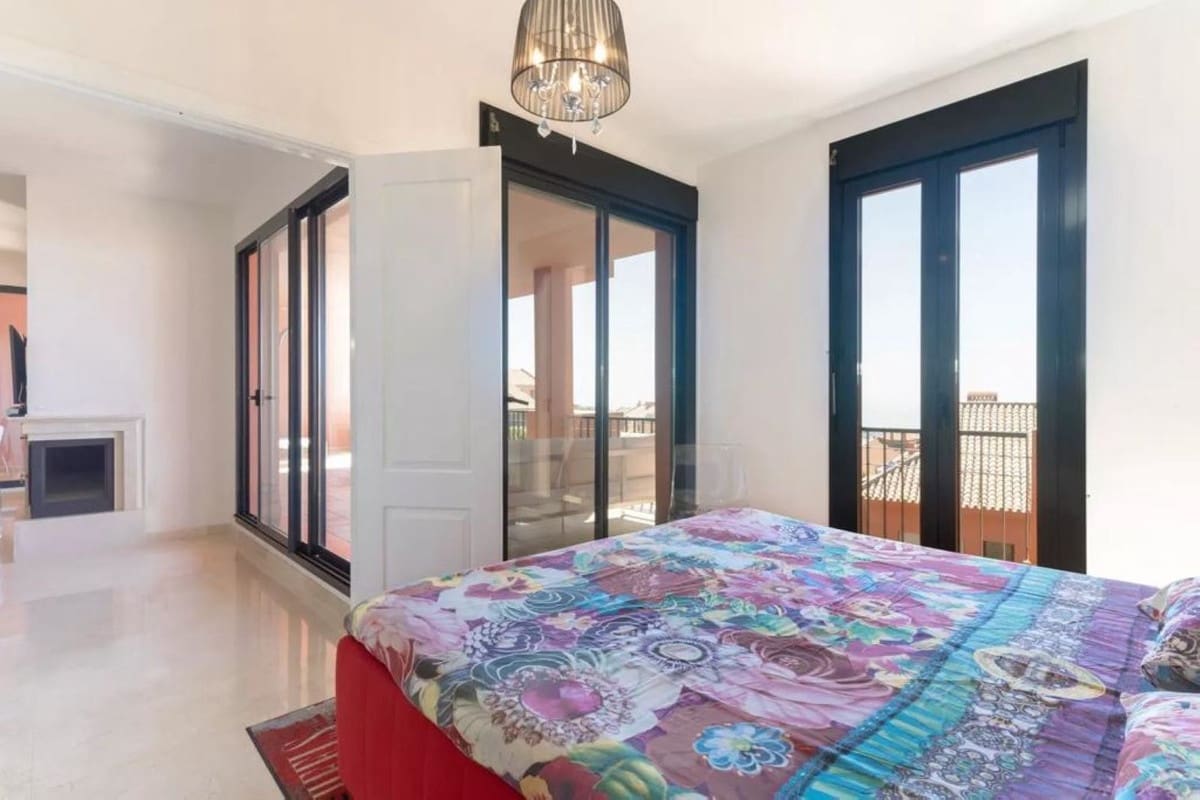 Apartamento de 2 habitaciones en Calahonda en venta con piscina garaje - 447.500 € (Ref: 9571777)