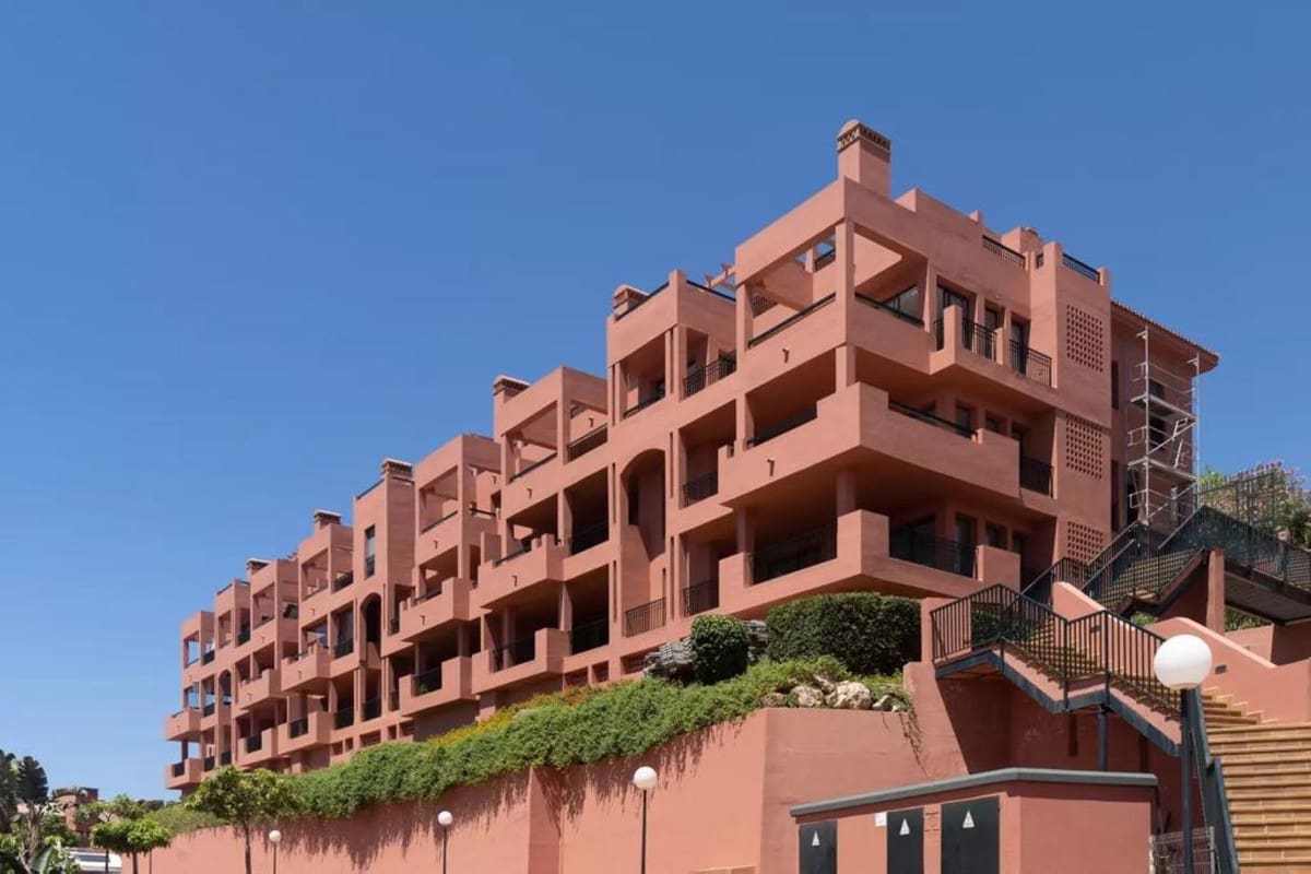 Apartamento de 2 habitaciones en Calahonda en venta con piscina garaje - 447.500 € (Ref: 9571777)