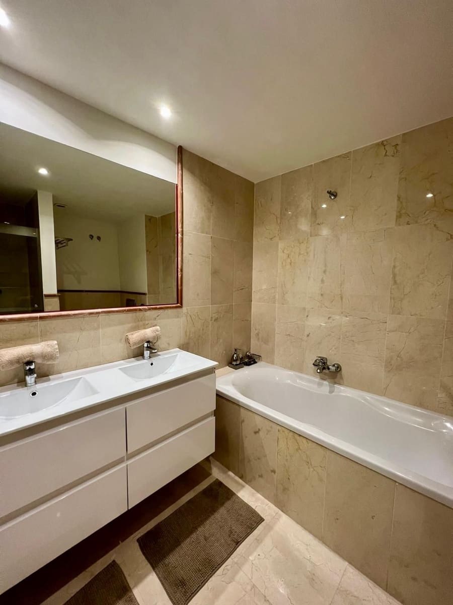 2 bedroom Apartment for sale in Calahonda with pool garage - € 447,500 (Ref: 9571777)