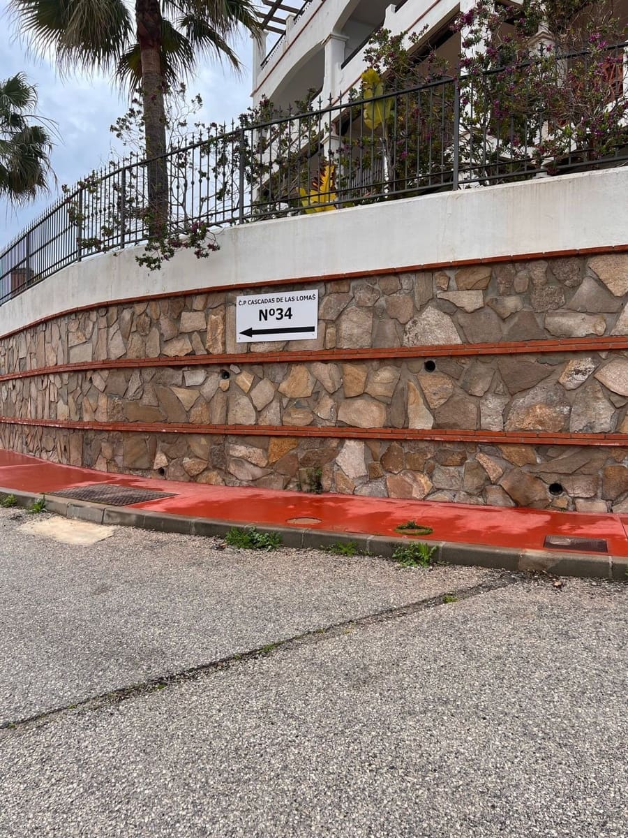 2 bedroom Apartment for sale in Calahonda with pool garage - € 447,500 (Ref: 9571777)