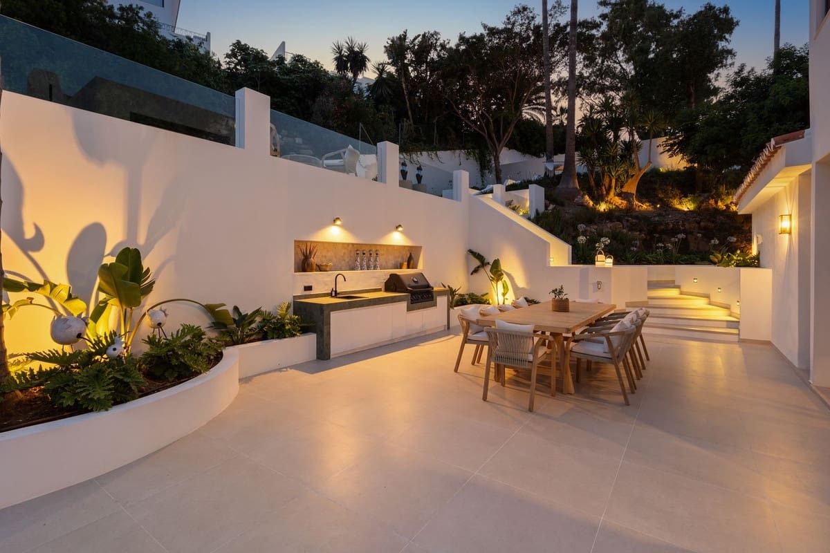 5 soveværelse Villa til salg i Nueva Andalucia med swimmingpool garage - € 4.950.000 (Ref: 9571778)