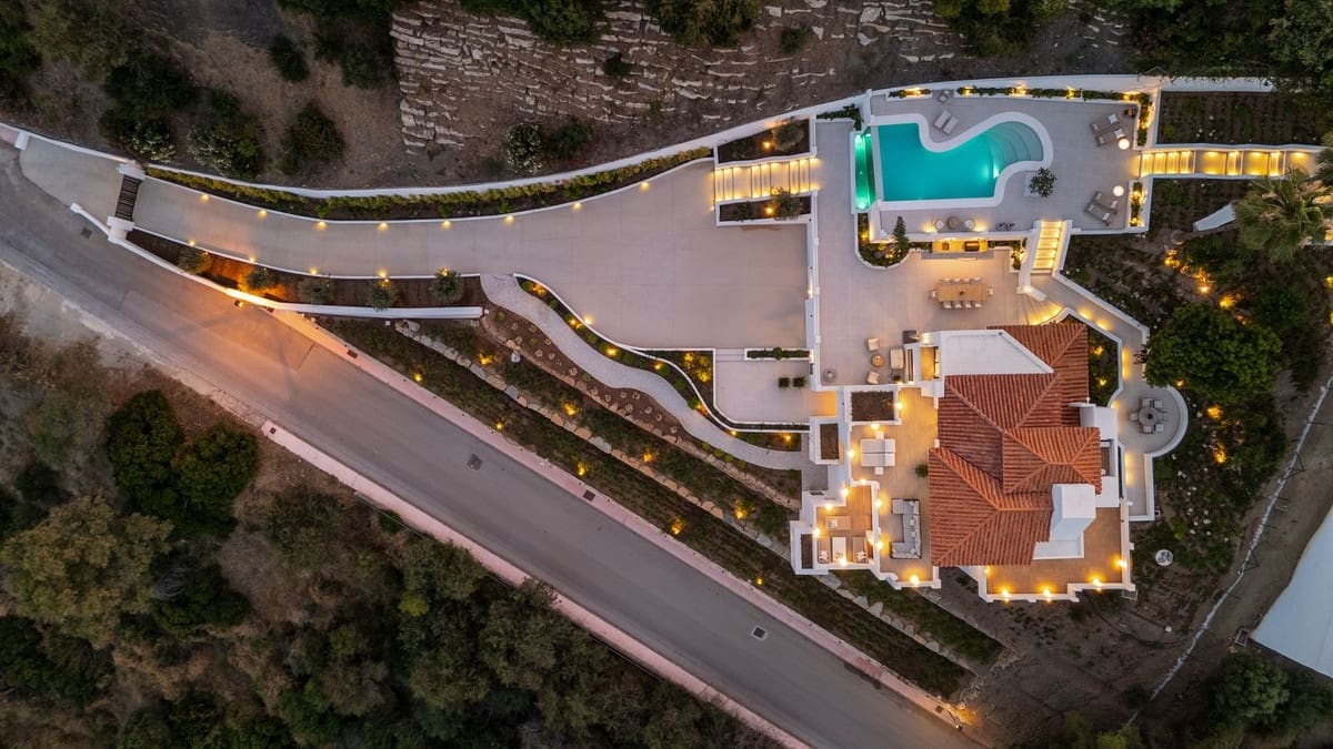 5 soveværelse Villa til salg i Nueva Andalucia med swimmingpool garage - € 4.950.000 (Ref: 9571778)