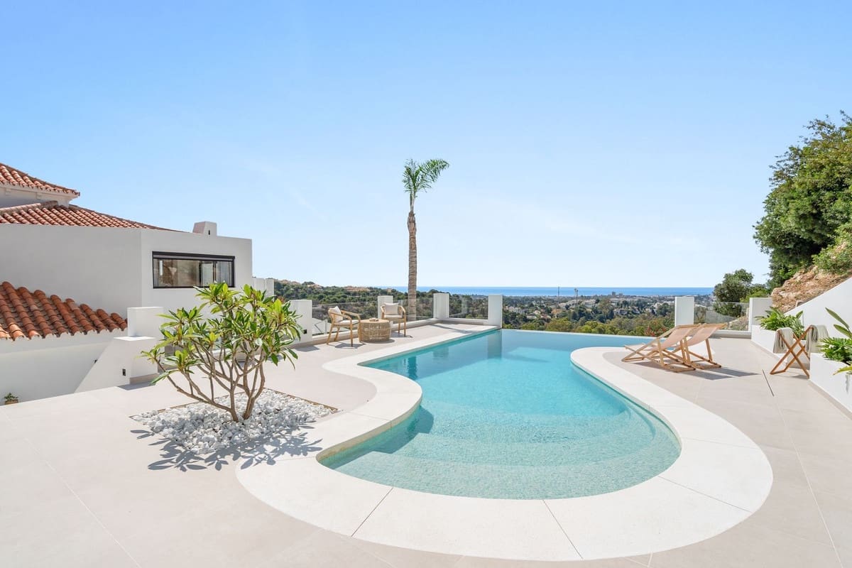 5 bedroom Villa for sale in Nueva Andalucia with pool garage - € 4,950,000 (Ref: 9571778)