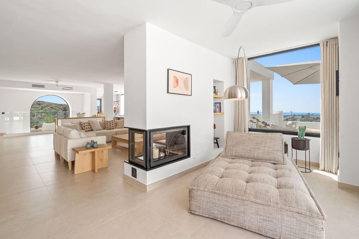 5 bedroom Villa for sale in Nueva Andalucia with pool garage - € 4,950,000 (Ref: 9571778)