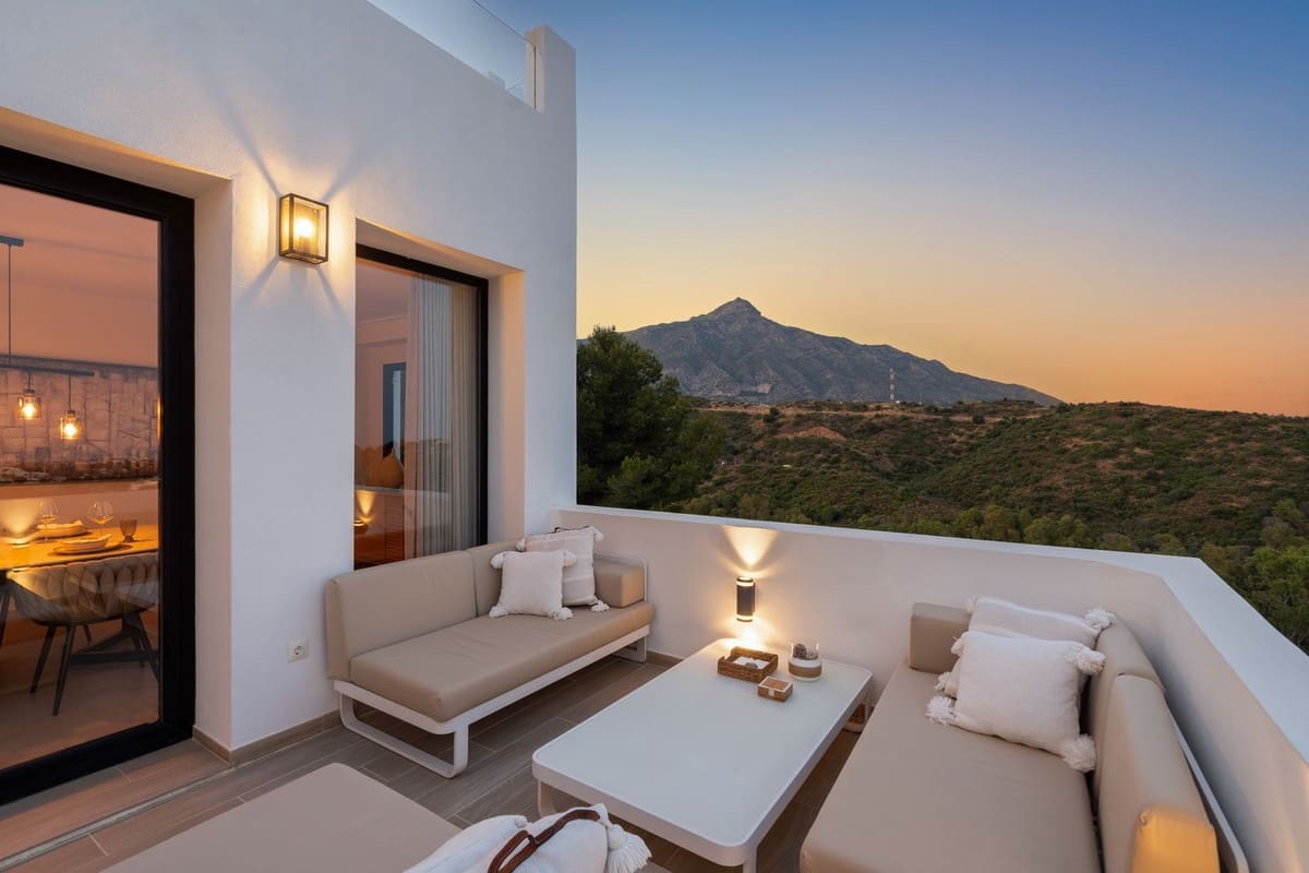 5 bedroom Villa for sale in Nueva Andalucia with pool garage - € 4,950,000 (Ref: 9571778)