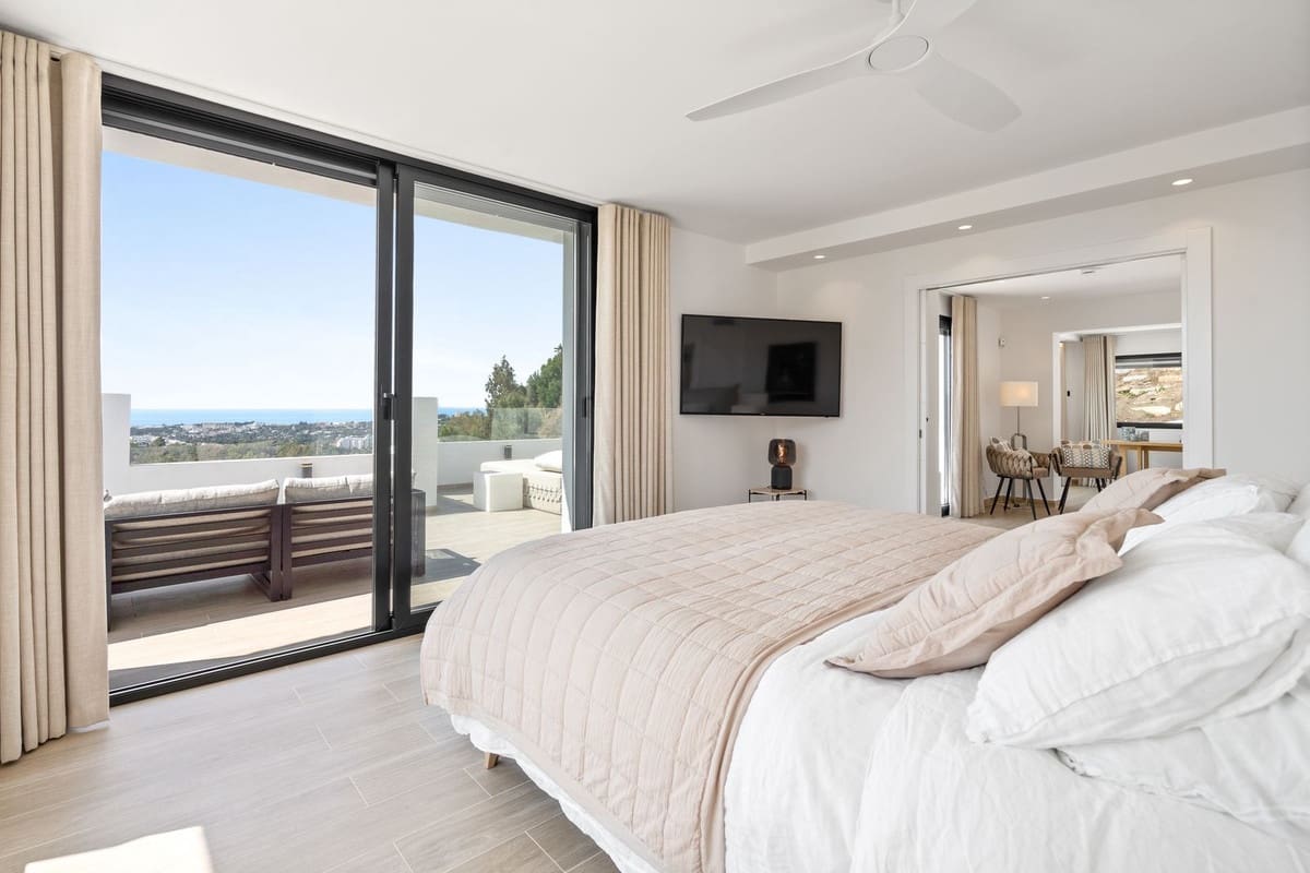 5 bedroom Villa for sale in Nueva Andalucia with pool garage - € 4,950,000 (Ref: 9571778)