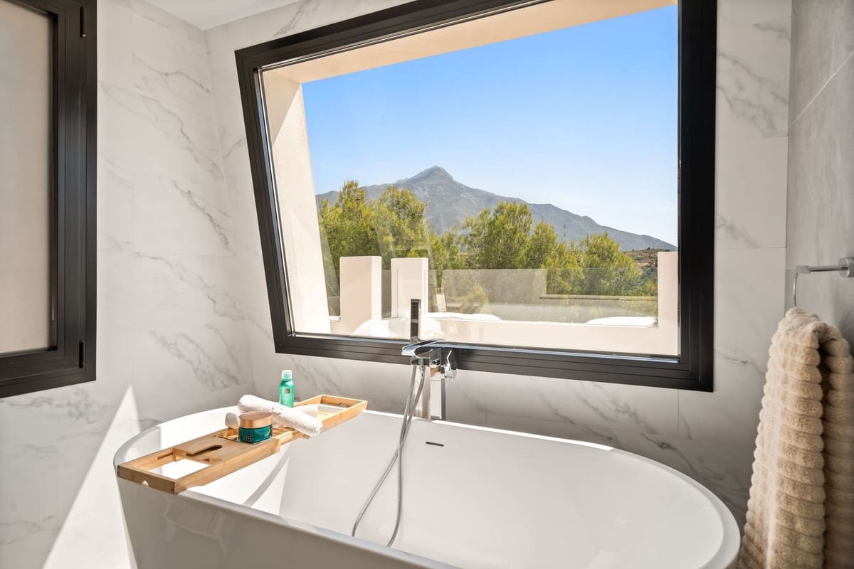 5 bedroom Villa for sale in Nueva Andalucia with pool garage - € 4,950,000 (Ref: 9571778)