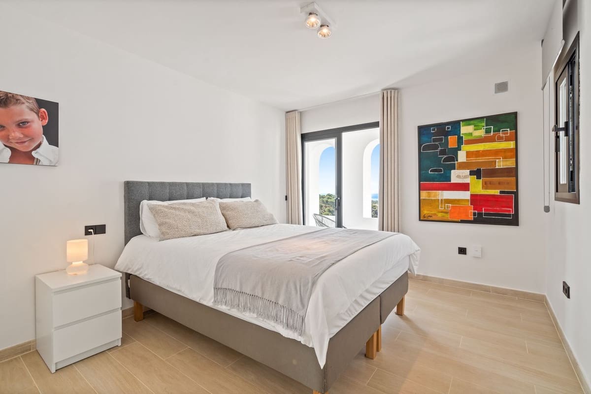 5 bedroom Villa for sale in Nueva Andalucia with pool garage - € 4,950,000 (Ref: 9571778)